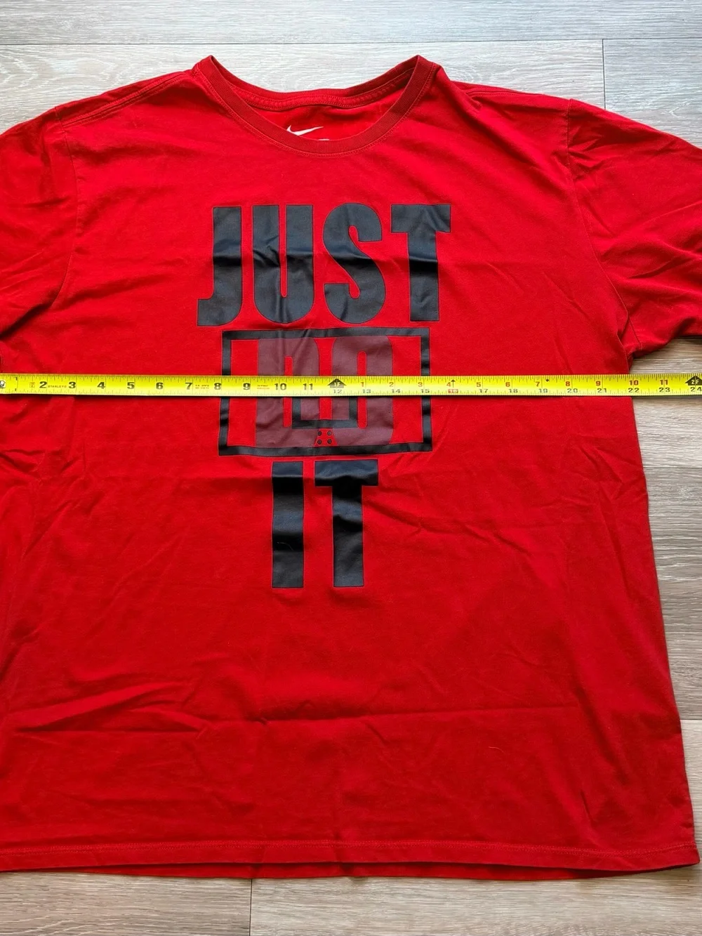Nike Men’s Red Short Sleeve 'JUST DO IT' Graphic Tee